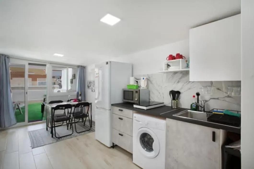 Villa Monica أغيميس 0*,